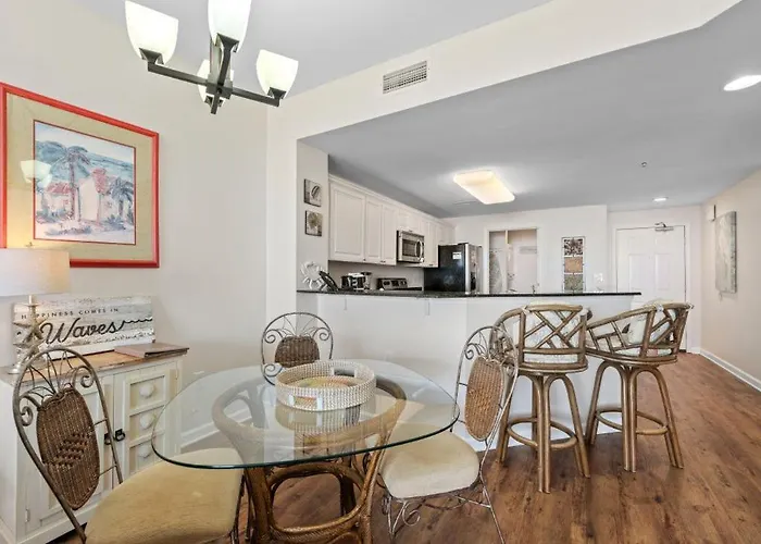 Apartment Club 208c By Youngs Suncoast