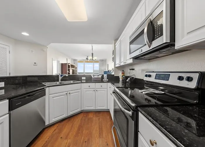 Club 208c By Youngs Suncoast