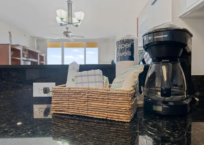 Apartment Club 208c By Youngs Suncoast