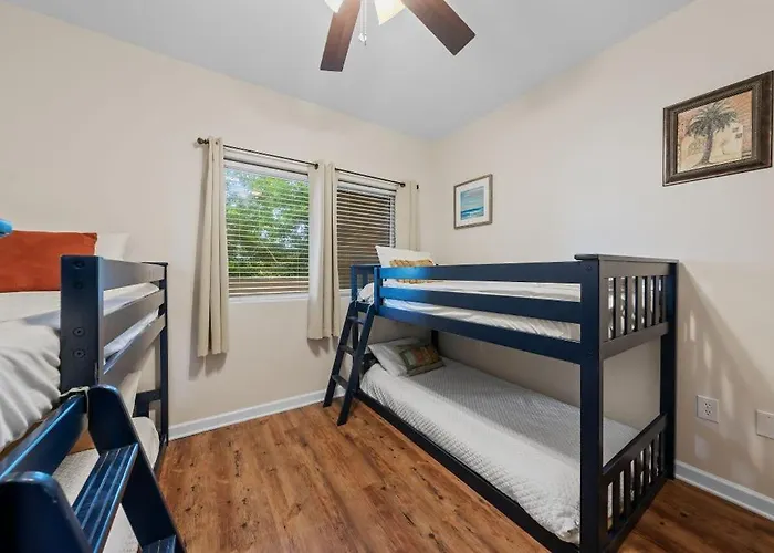 Apartment Club 208c By Youngs Suncoast *