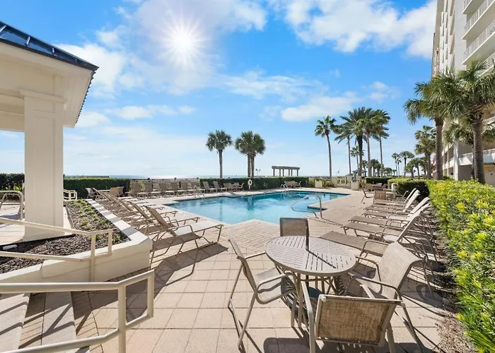 Club 208c By Youngs Suncoast Apartment